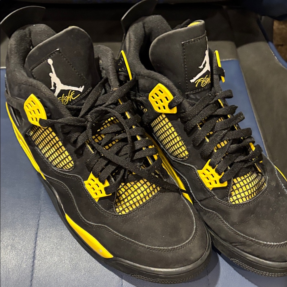 Jordan 4 retro yellow thunder In good condition  with no box’s